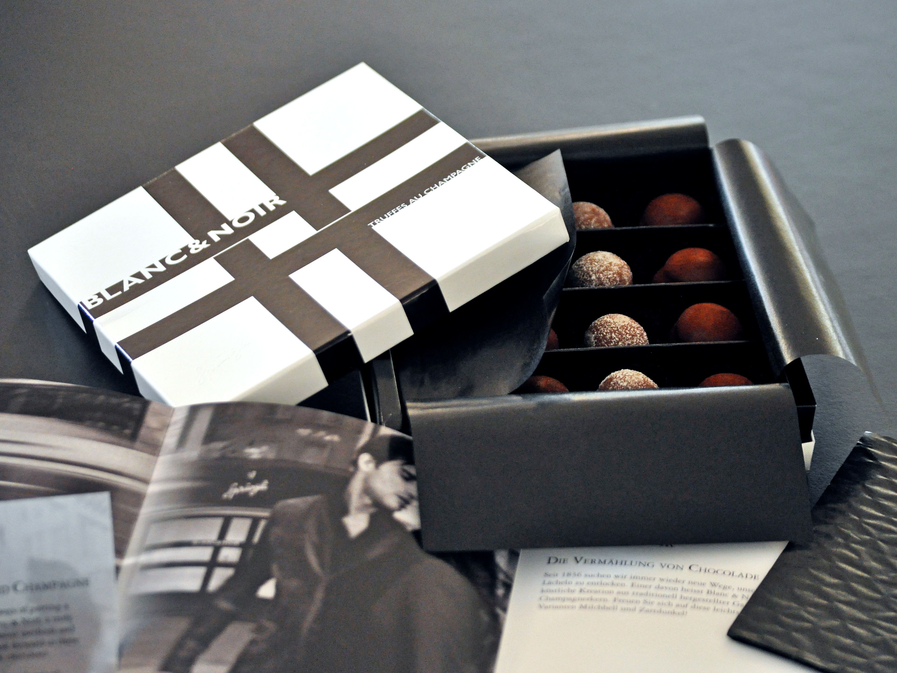 Confiserie Sprüngli Verpackungsdesign Noir et Blanc