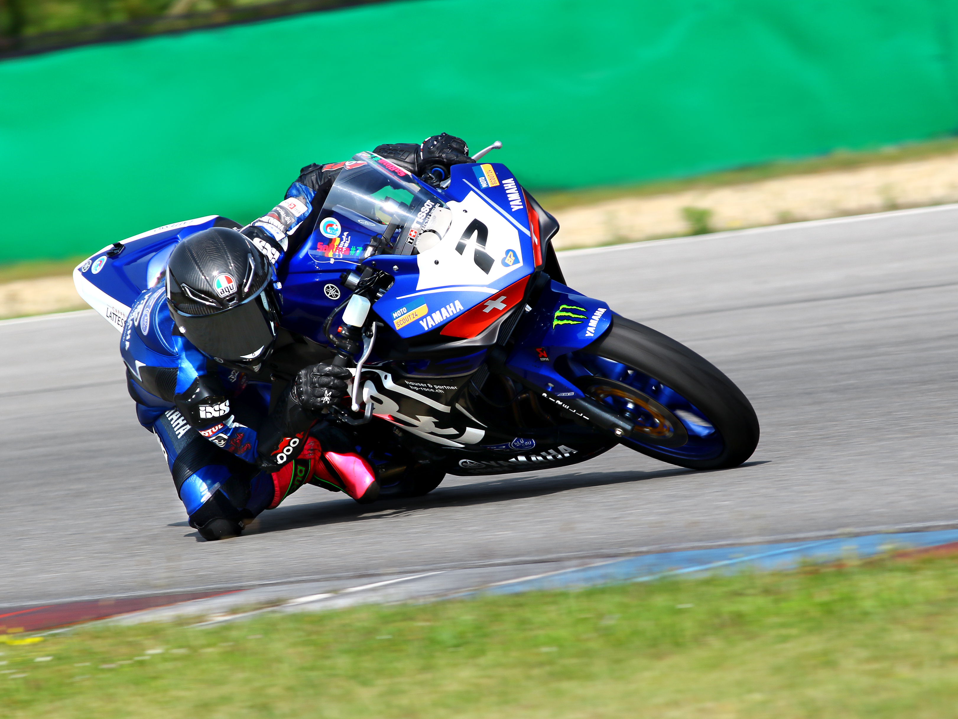 R3 Cup Buenn